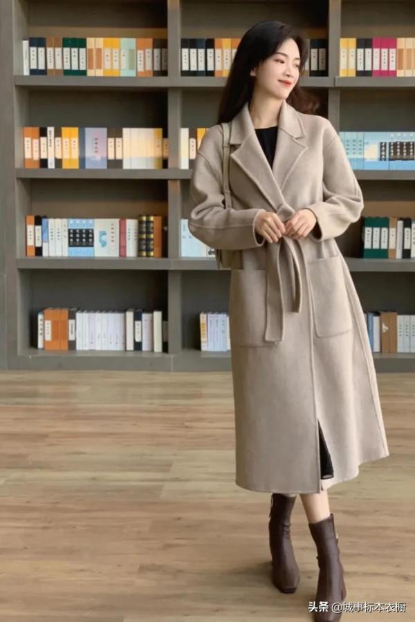 大衣迷茫凌亂，其實非常建議大家選擇經典不過時的低飽和度顏色