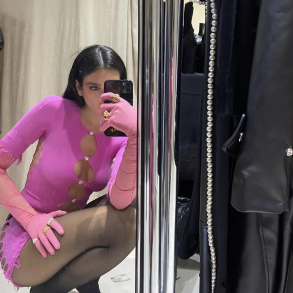 為Versace大秀開閉，Dua Lipa值得