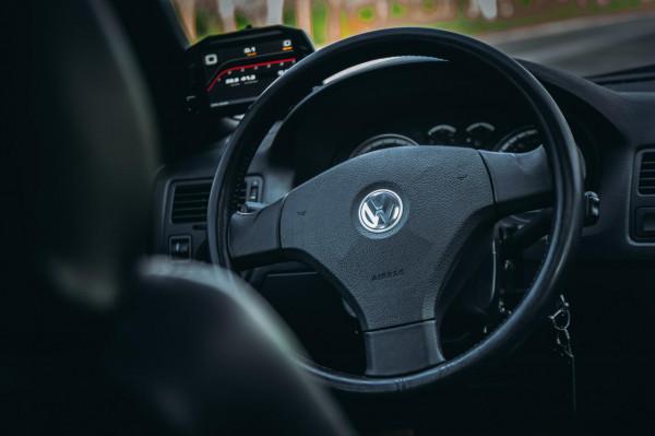 2萬買30萬改的高爾夫4，玩老車你需要準備什麼？