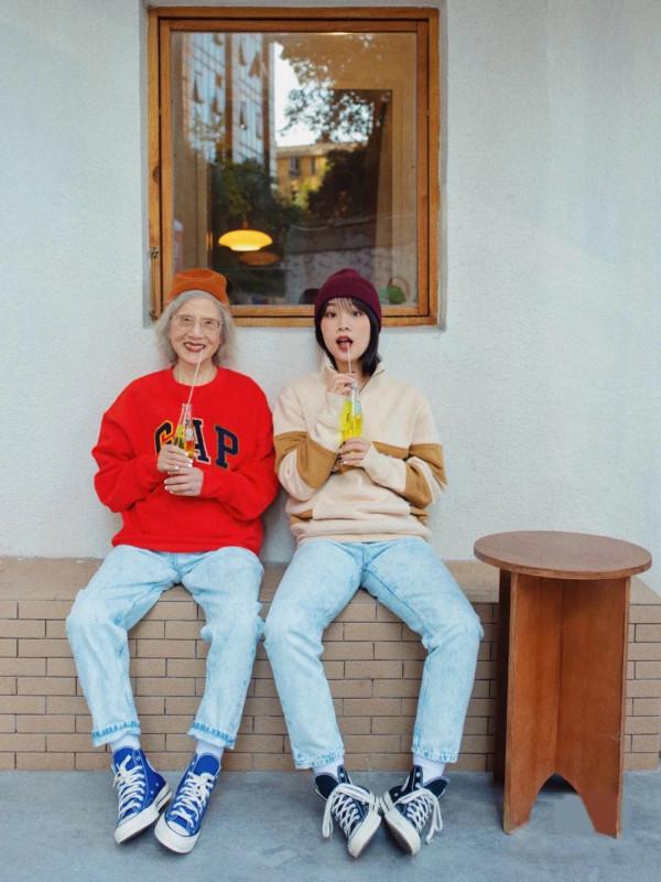 87歲奶奶像這樣穿西裝,成就穿搭典範,憑什麼這麼優雅時髦? 87歲奶奶像這樣穿西裝,成就穿搭典範,憑什麼這麼優雅時髦?