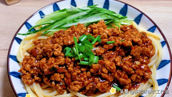炸醬麵不會做？大廚教你10種家常炸醬麵的做法，香味濃郁越吃越香