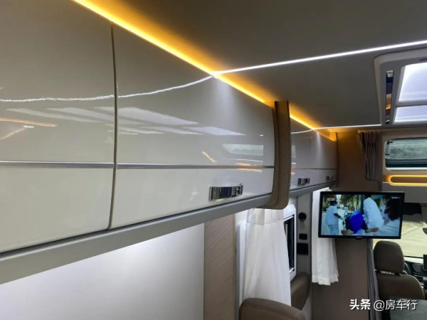 軍工工藝，品質保障，L型卡座+後縱床佈局，美沃大通V90-T型房車