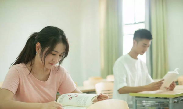 河北一女研究生,得知好友紛紛結婚,無奈哭訴:根本就找不著物件 河北一女研究生,得知好友紛紛結婚,無奈哭訴:根本就找不著物件