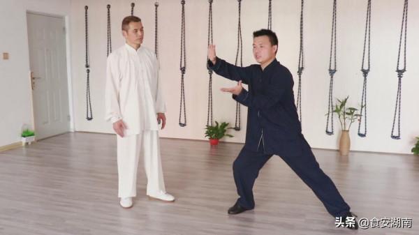 太極雙手正面纏絲——雲手防身技擊法魅力呈現，跟著師傅來練練吧