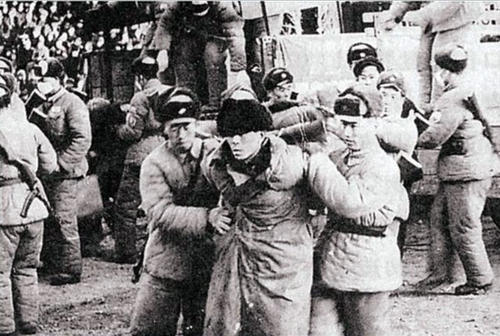 52年，我國抓獲2名美軍間諜，美方抗議，周恩來的應對方式真高明