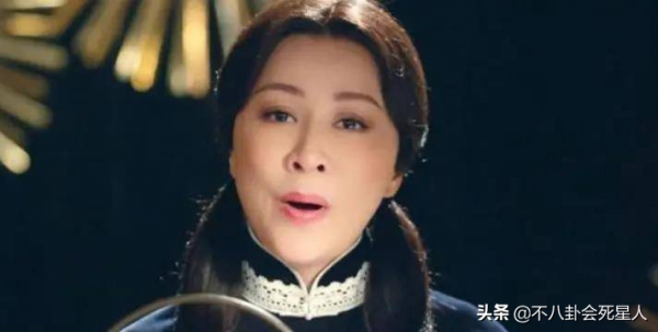 丫頭教&OpenCurlyDoubleQuote;六大丫頭&rdquo;：裝嗲、扮嫩、靠濾鏡磨平皺紋，劉濤自毀口碑