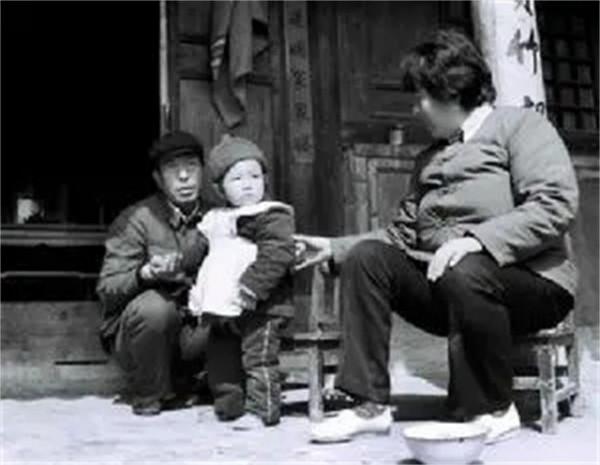 中國首例試管嬰兒鄭萌珠,31年後,在出生時的產房誕下一健康女嬰 中國首例試管嬰兒鄭萌珠,31年後,在出生時的產房誕下一健康女嬰