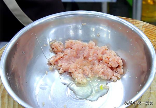 秋葵別再炒著吃了，試試這道蒜蓉秋葵塞肉，清脆爽口，做法簡單