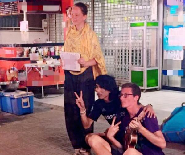 泰國“白人乞丐”越來越多，寧街頭要飯，也不願回國幹活
