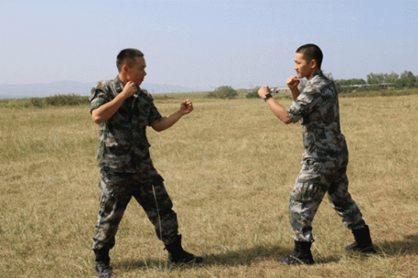 兩山輪戰中的偵察兵捕俘手