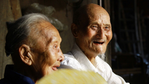 62歲大爺哭訴:家中有長壽老人,是我退休後噩夢的開始,我太累了 62歲大爺哭訴:家中有長壽老人,是我退休後噩夢的開始,我太累了