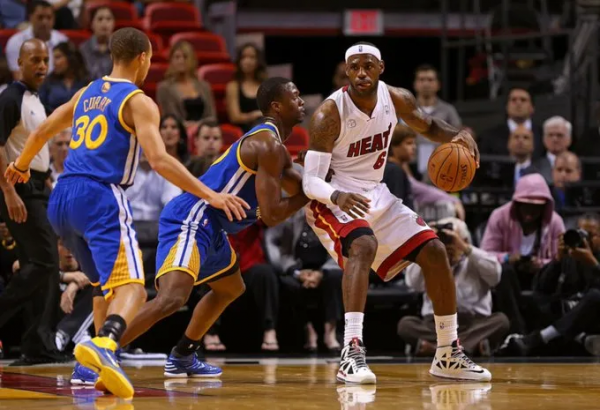 詹姆斯14年留隊熱火能否再奪冠?韋德:勇士已經緊隨其後 詹姆斯14年留隊熱火能否再奪冠?韋德:勇士已經緊隨其後