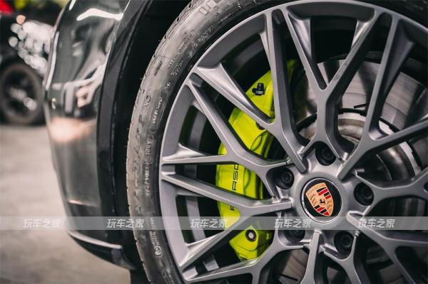 帕拉梅拉昇級輪轂、大燈、尾唇 提升整車優雅風格