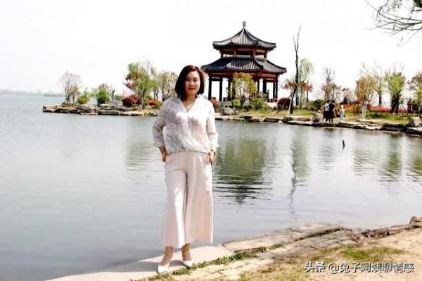 57歲保姆拒絕72歲僱主示愛：連3000工資都想省的人，不配得到我