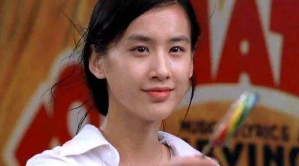 黃聖依：24歲嫁入豪門，被婆婆寵成公主，與繼女情同手足