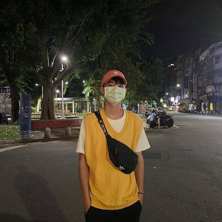 《華燈》林心如兒「眼鏡下藏水汪大眼」超帥！年僅19歲連線熱門片