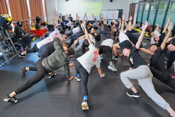 「大咖面對面」中國健美協會副主席、舉重冠軍蒞臨賽普授課