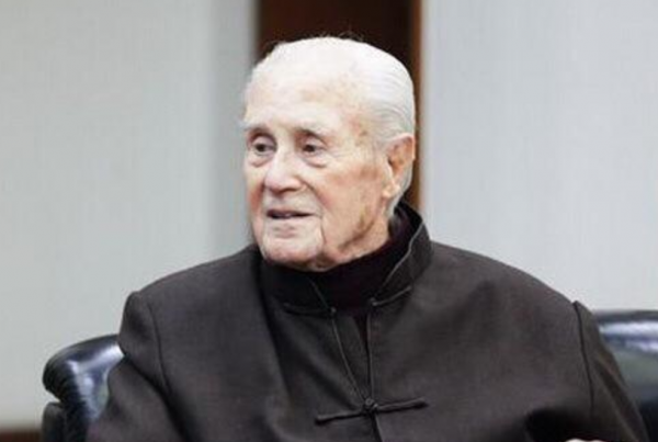 娶中國女演員,奮鬥16年終入中國籍的沙博理,直言:我的根在中國 娶中國女演員,奮鬥16年終入中國籍的沙博理,直言:我的根在中國