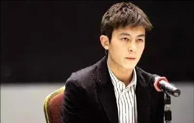 備份陳冠希電腦裡1400張照片，傳到網上的電腦修理員，下場如何？