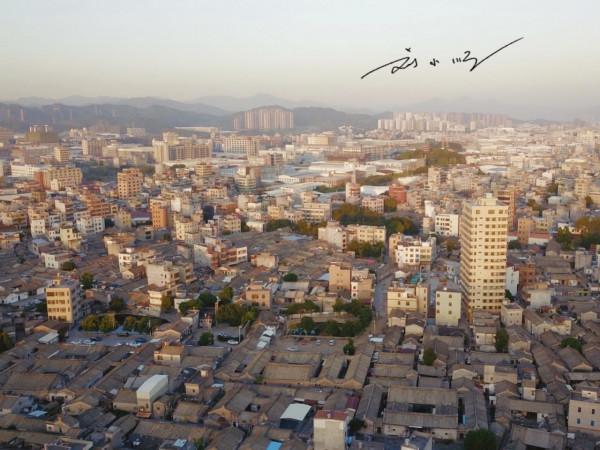 廣東潮安著名的古民居建築群，形制如故宮，還有很多當地人在生活