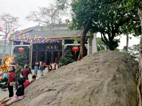 老道士在純陽觀上夜觀天象，掐指一算