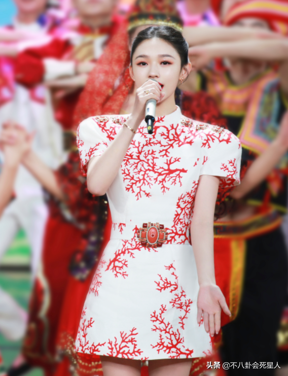 央視元宵女星PK：毛曉彤贏了金晨，萬茜&OpenCurlyDoubleQuote;敗&rdquo;在服裝上
