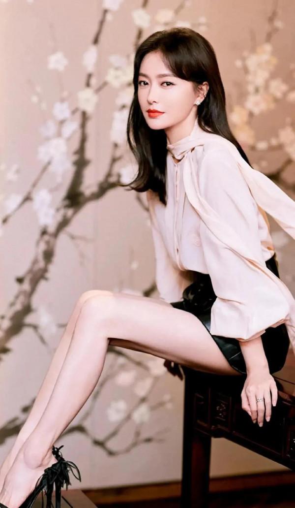 秦嵐：甜美優雅，曾經是黃曉明的最愛