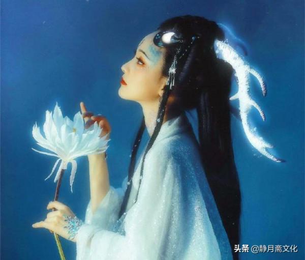 民間故事：農夫山中避雨，天上掉下個美女子，揹回家得到神奇金鈴