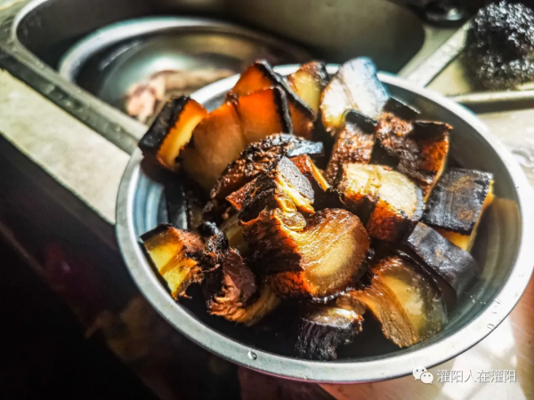 臘肉配上禾花魚,一年哪得幾回嘗 臘肉配上禾花魚,一年哪得幾回嘗