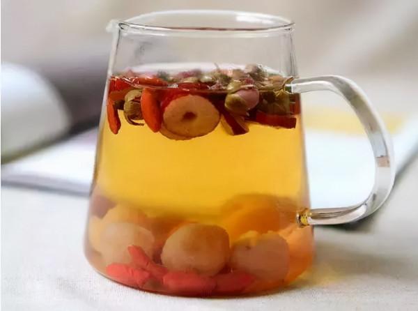 養生茶喝錯了傷身！枸杞菊花茶，感冒發燒和經期時別喝