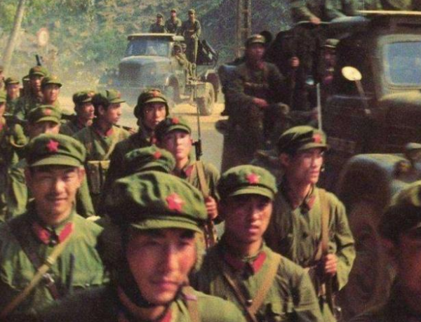 1985年老山前線,突擊隊長負17處傷,戰後給每位烈士父母寄100元 1985年老山前線,突擊隊長負17處傷,戰後給每位烈士父母寄100元