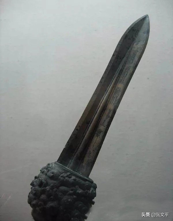 殳：甲骨文就有這個字，山西人至今還常掛在嘴邊，可沒幾個人認識