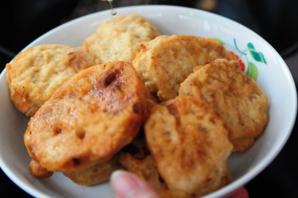 藕盒要想酥脆好吃,麵糊別隻用水調,大廚教你調糊,炸出來香酥脆 藕盒要想酥脆好吃,麵糊別隻用水調,大廚教你調糊,炸出來香酥脆