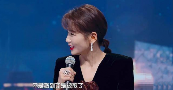 熱巴吐舌、萬茜嘟嘴、倪妮撩頭髮，女星油膩起來就沒男星什麼事了