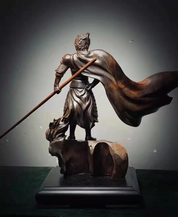 工地上的農民居然是根雕大師，無意挖出來一根木頭，雕刻後太牛了