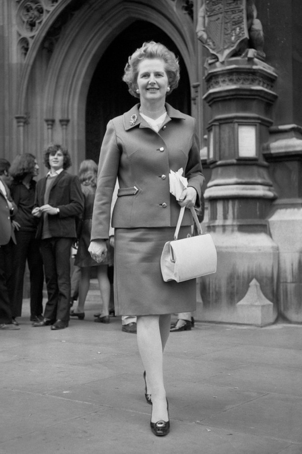 1982年,撒切爾武力威脅拒還香港,鄧小平:毛主席早料到這一天 1982年,撒切爾武力威脅拒還香港,鄧小平:毛主席早料到這一天