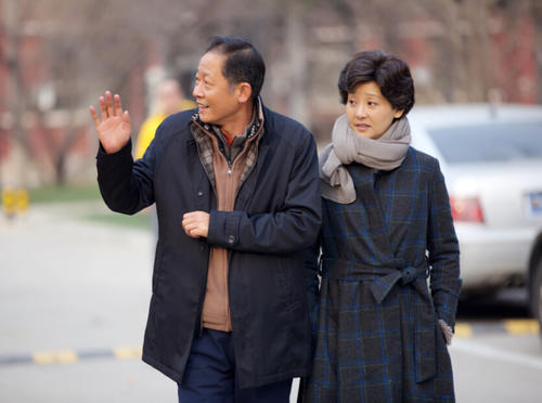 和徐帆大吵一架之後，王志文將她趕出了門外，連同所有的行李