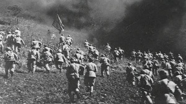 楊靖宇犧牲後腹部被剖開，日本軍官淚灑當場，回國後留下遺言自殺