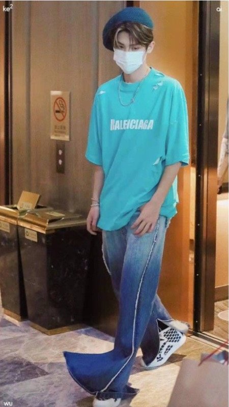 穿長裙、塗指甲油的boy黃明昊，男生還能這麼搭