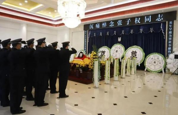 一名美國緝毒警察的屍檢報告：毒販用螺絲刀，鑽穿了他的頭顱