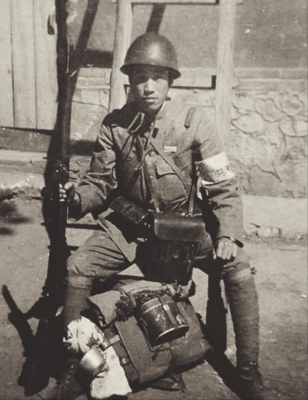 日軍殘忍罪行，當街折磨孕婦殘害胎兒，只為顯示自己的野戰能力