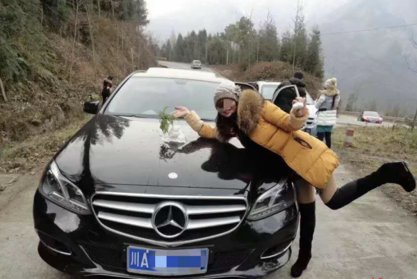 四川千萬富豪,老婆捲款70萬跑了,他破產後,帶女兒擺攤賣冰粉 四川千萬富豪,老婆捲款70萬跑了,他破產後,帶女兒擺攤賣冰粉