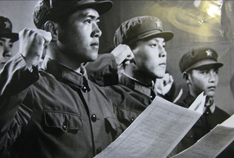 開國中將劉忠回鄉尋母，卻發現母親沿街乞討，痛哭大呼：兒不孝啊