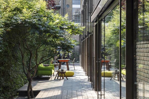 破舊的體育大樓改造成私人住宅:新與舊的碰撞 破舊的體育大樓改造成私人住宅:新與舊的碰撞