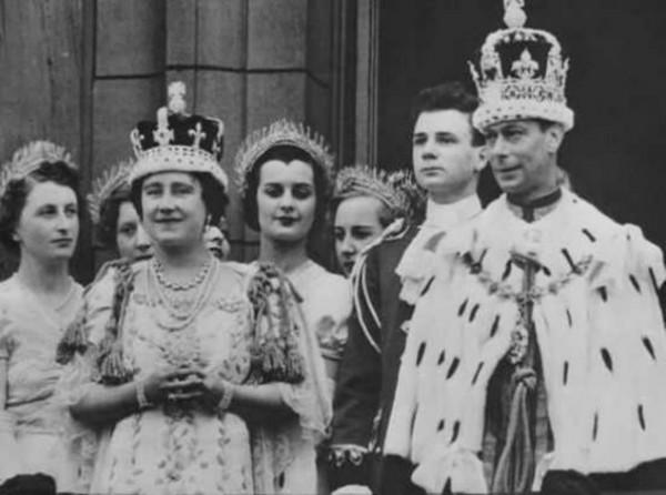 女王母親的心酸往事：想嫁哥哥卻嫁了弟弟，被口吃的國王丈夫家暴