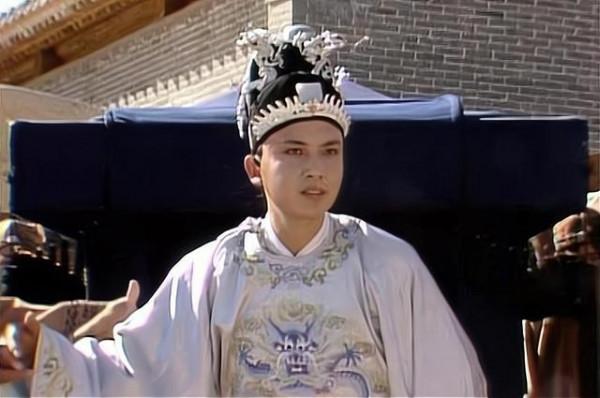 賈赦兩個兒子的名字,為何跟乾隆兩個嫡子的名字如此相似? 賈赦兩個兒子的名字,為何跟乾隆兩個嫡子的名字如此相似?