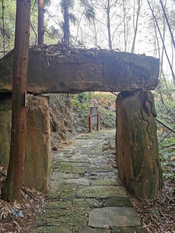 深山深處一座廟