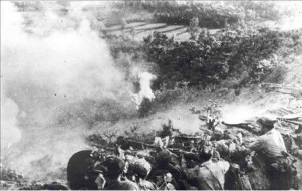 內蒙古斷臂流浪漢常年餵馬，村裡迎來幾輛汽車，首長：終於找到你