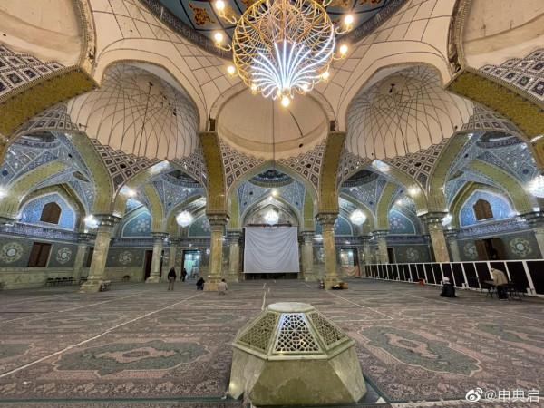 庫姆是什葉派的聖城,貧富差距較大,收入低也保護了傳統手工業 庫姆是什葉派的聖城,貧富差距較大,收入低也保護了傳統手工業