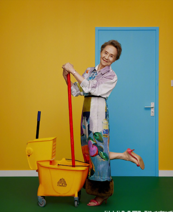 83歲奶奶穿30年前的“舊衣服”，時髦又減齡，網友：突然不怕老了